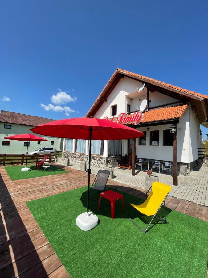 Red Family Apartments Paltinis Exterior foto